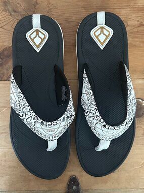 ⭐REEF FLIP FLOPS in Black & White, size 9⭐
